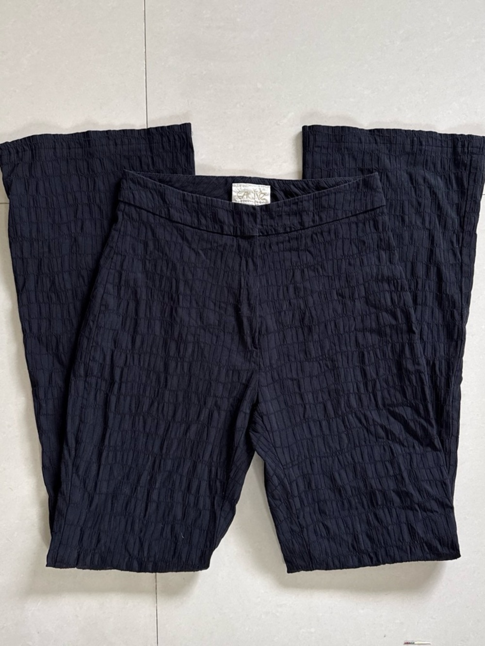 Vintage Cache Black Crinkled Wide-Leg Pants No Size Tag 26” Waist